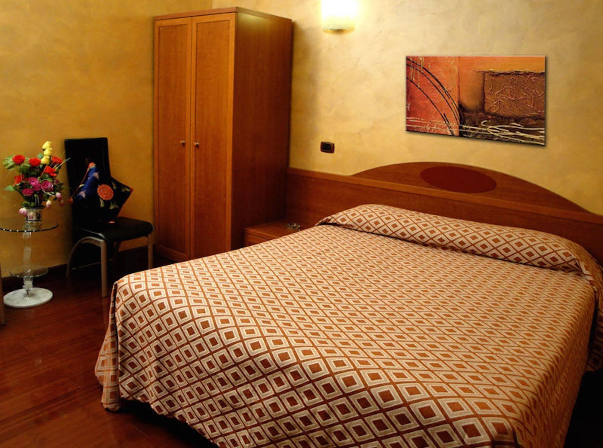 Hotel Bengasi Moncalieri Exterior foto
